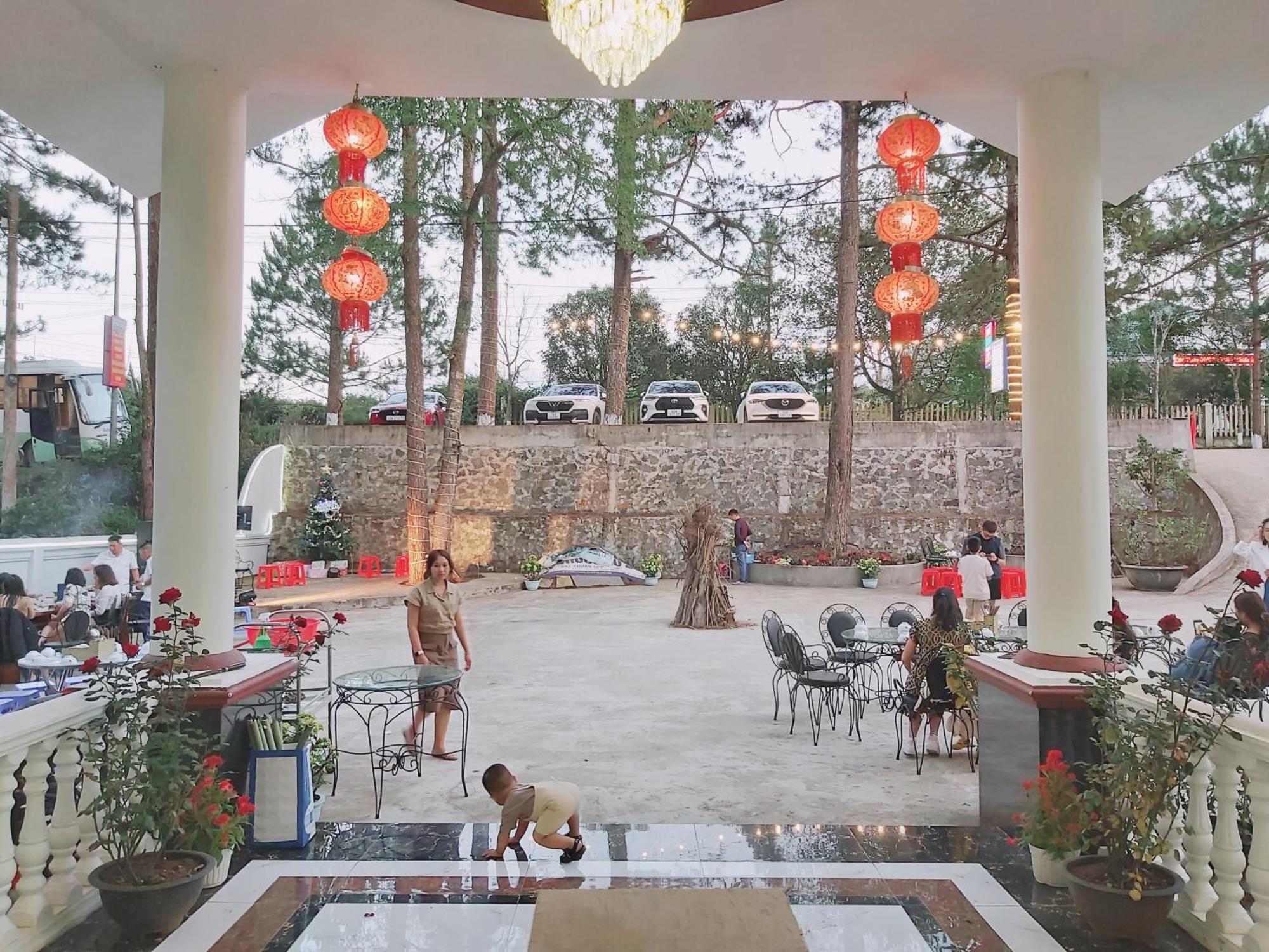 Khach San Hung Viet Hotel Kon Tum Eksteriør billede